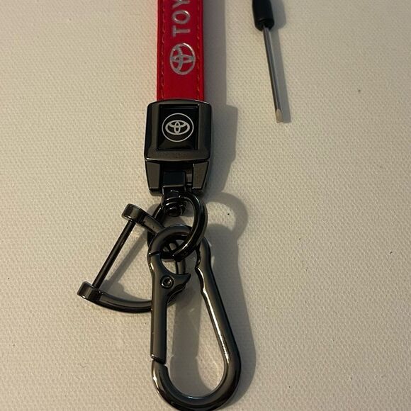 Toyota Key Fob Keychain in Red Leather with Logo NWT - Picture 3 of 4